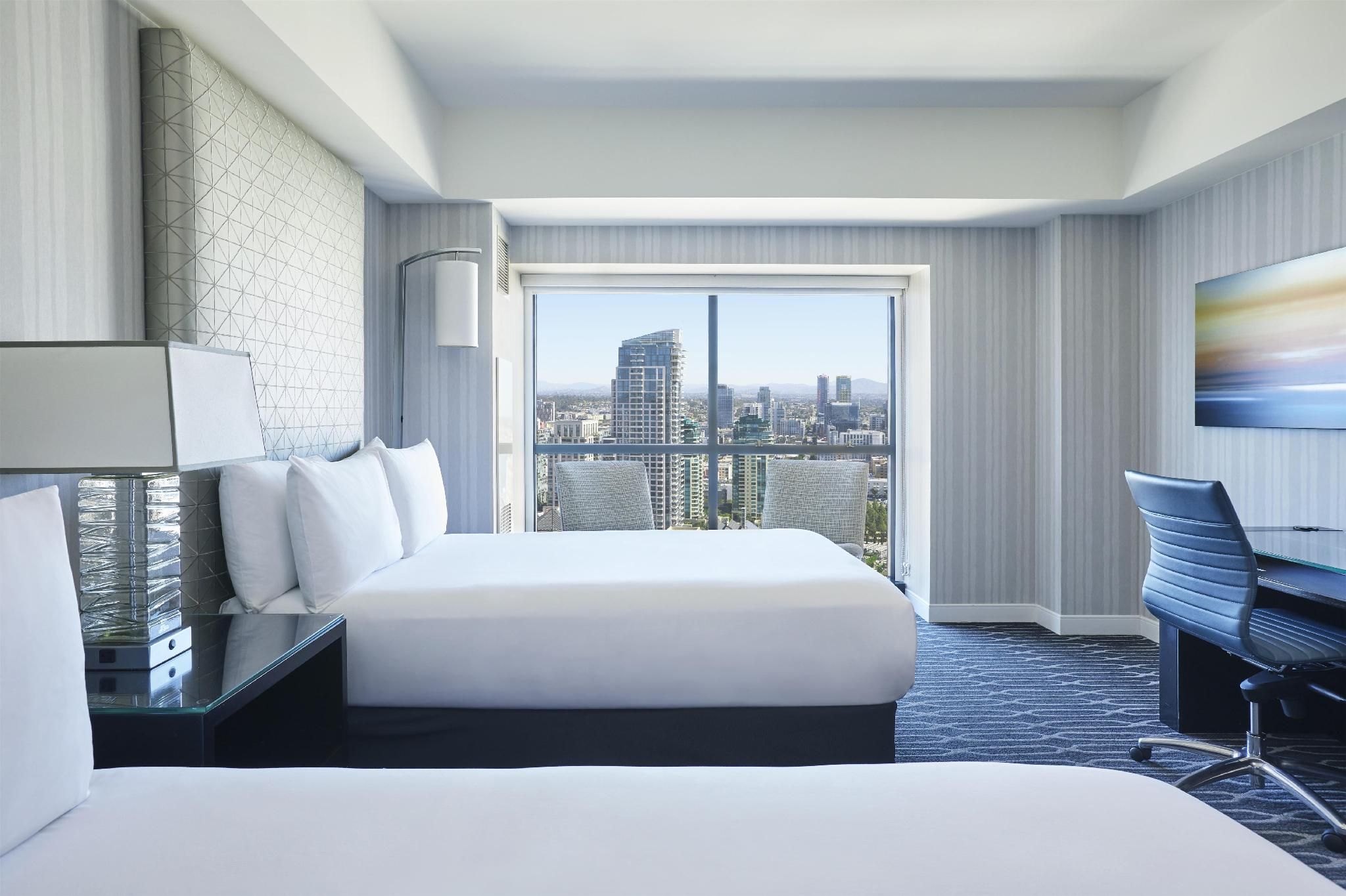 2 Double Beds City View