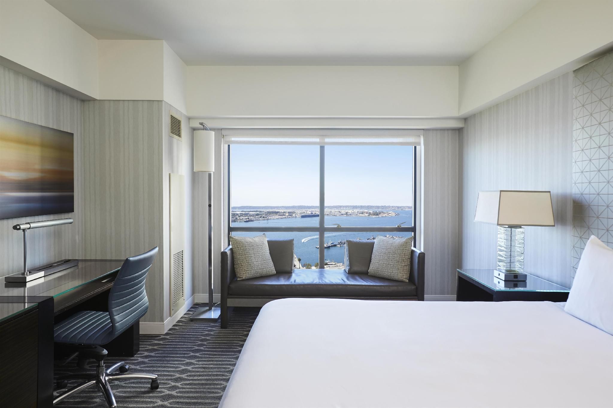 1 King Bed Bay View