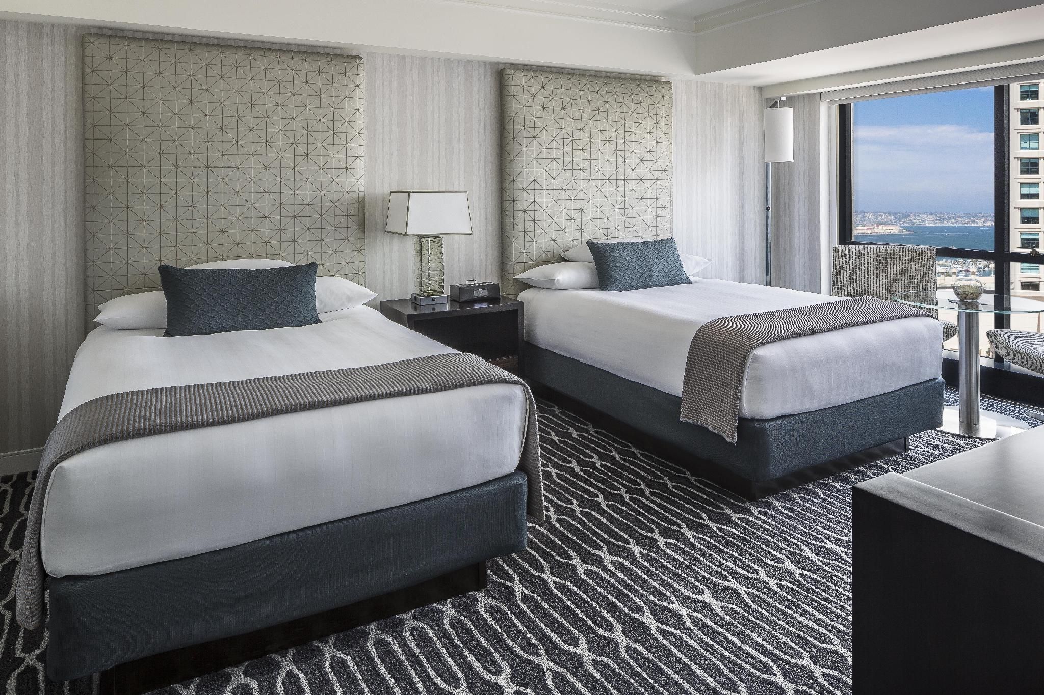 2 Double Beds