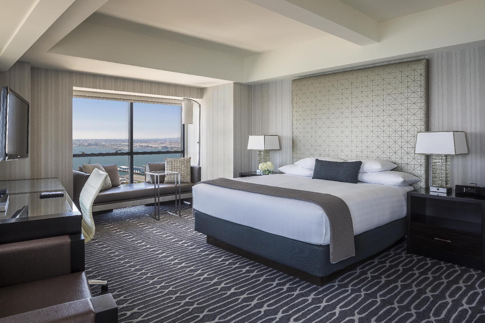 1 King Bed Bay View