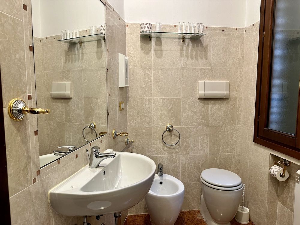 Casa Alla Fenice Queen Room 6