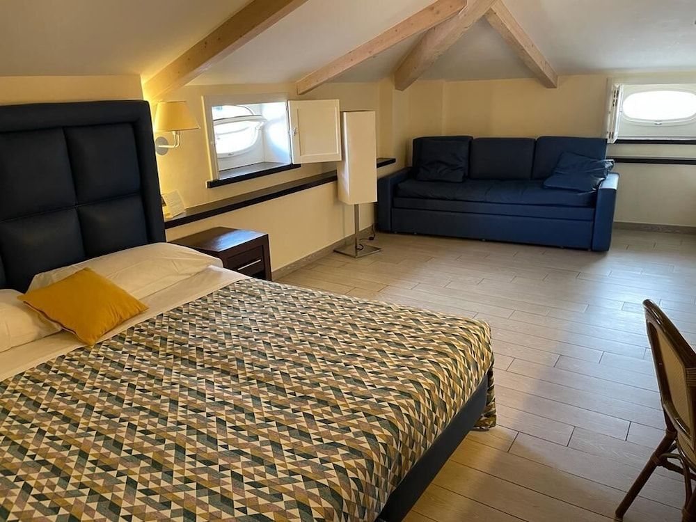 undefined Blurooms 2