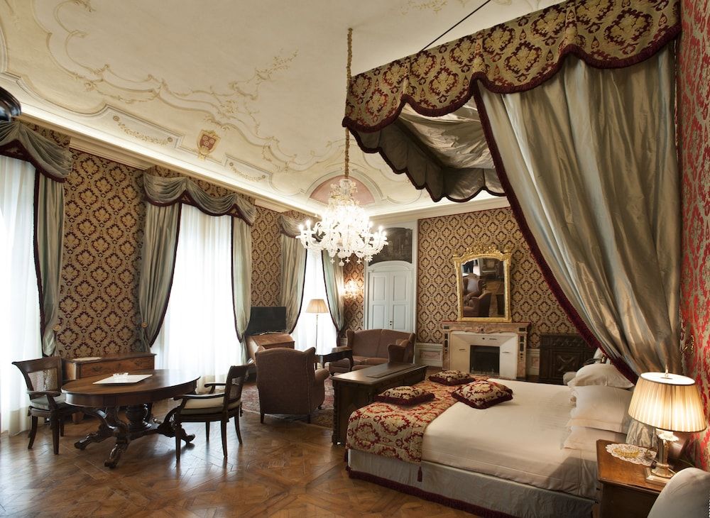 Castello di Guarene Luxury Room (Castle) 4