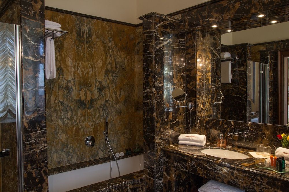 Castello di Guarene Classic Room 2