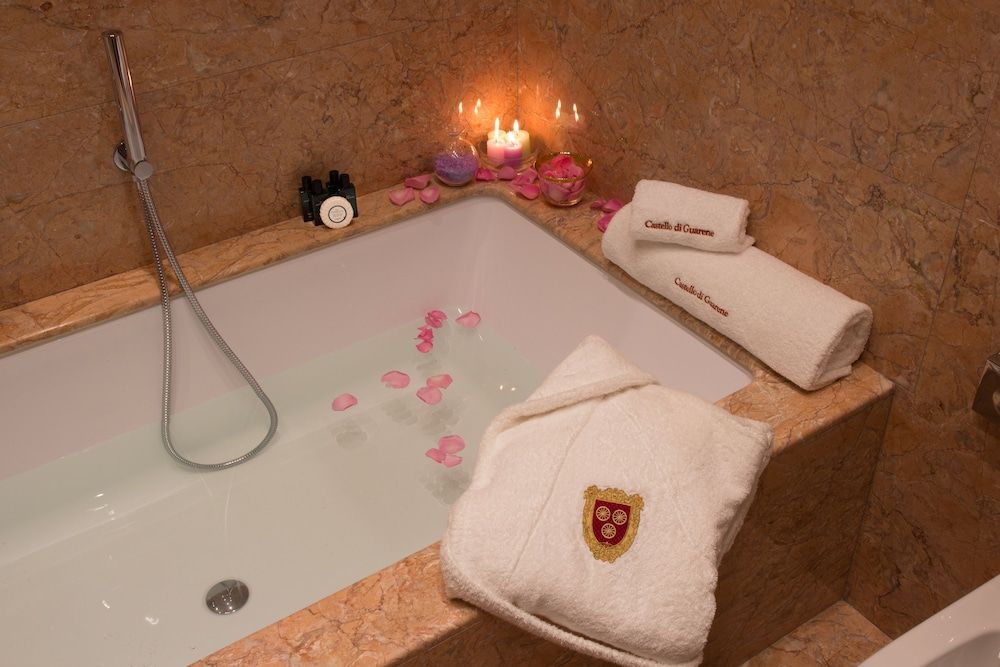 Castello di Guarene Luxury Room (Castle) 2