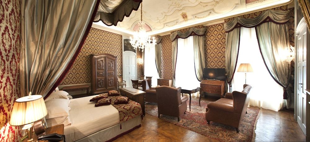 Castello di Guarene Luxury Room (Castle) 6