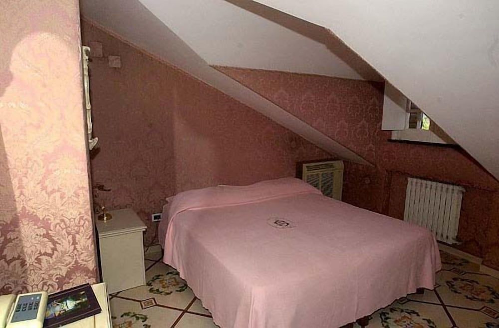 Single Room, Annex Building