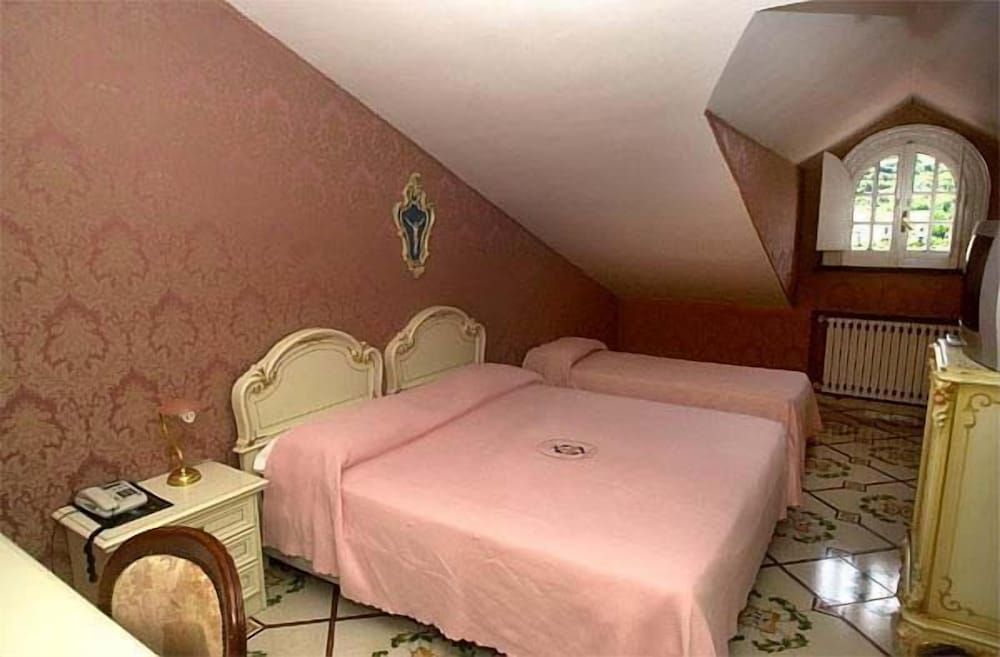 Triple Room, Annex Building