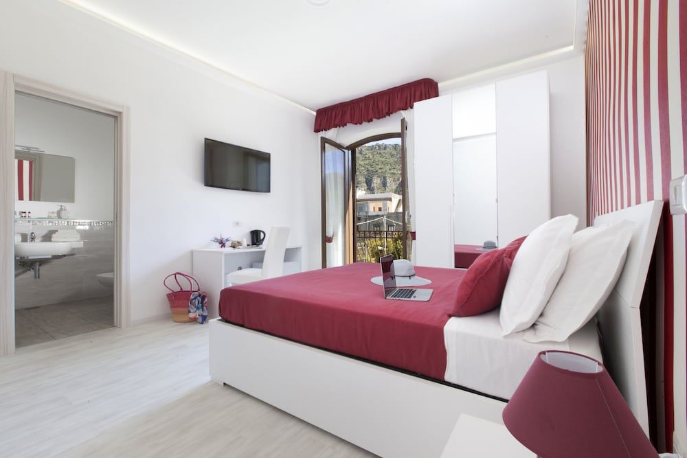 Villa Iolanda Standard Double Room, Balcony, Garden View 5