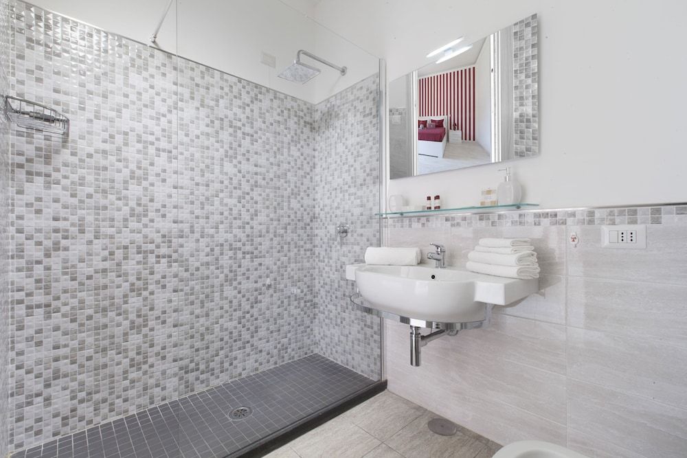 Villa Iolanda Standard Double Room, Balcony, Garden View 8