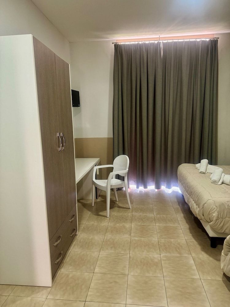 Hotel Santuario Pompei Triple Room 3