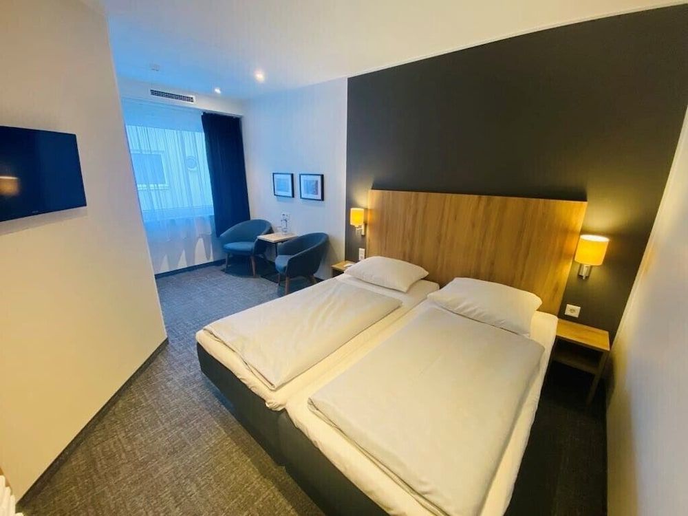 Egon Hotel Hamburg City Comfort Double or Twin Room 3