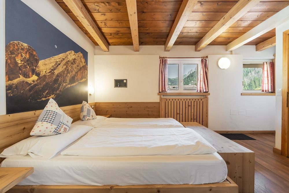 Economy Double or Twin Room, Mountain View