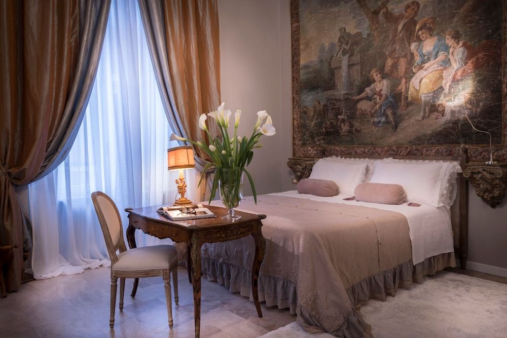 Arnaboldi Palace Deluxe Double Room, City View 2