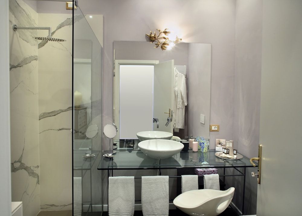 Arnaboldi Palace Deluxe Double Room, City View 8