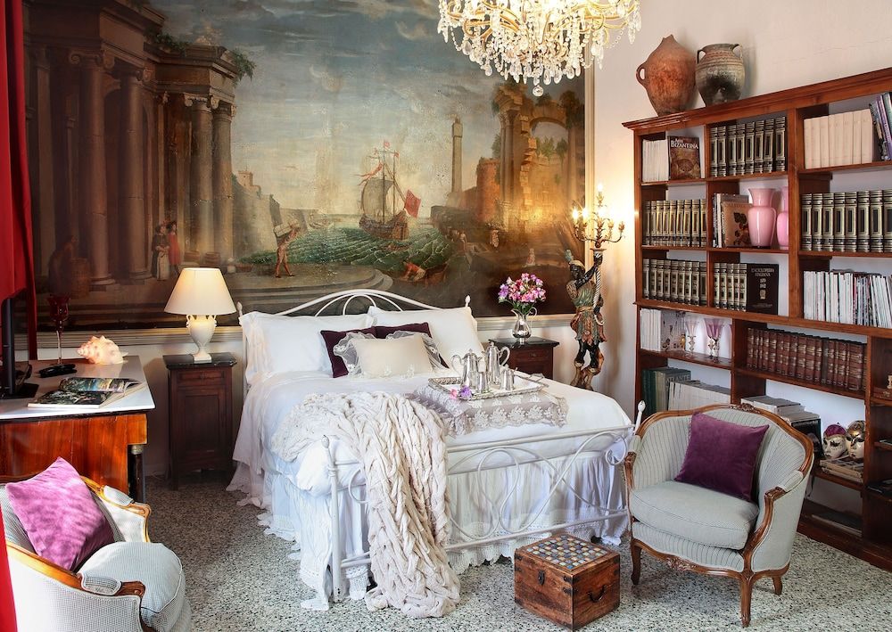 Arnaboldi Palace Junior Suite, City View (Capriccio) 2