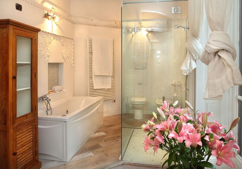 Arnaboldi Palace Junior Suite, City View (Capriccio) 8