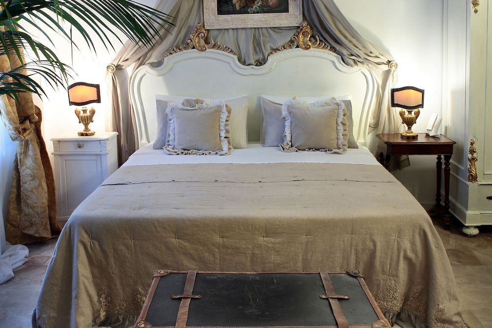 Arnaboldi Palace Junior Studio Suite, Hot Tub 3