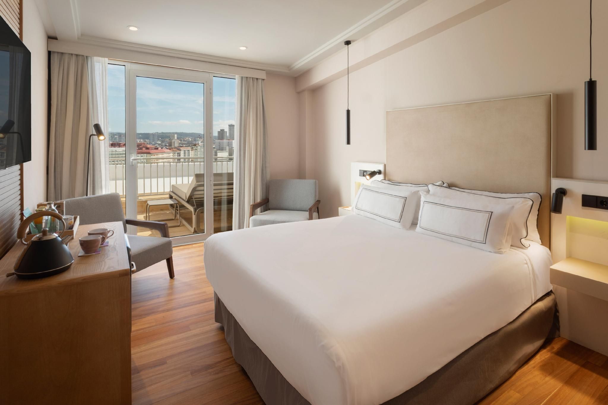 Deluxe Room With Sea And Promenade View