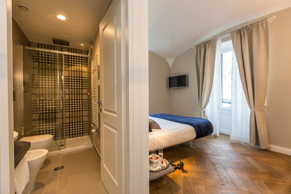 Palazzo Baj in Trastevere Luxury Studio Suite, Private Bathroom, River View 21