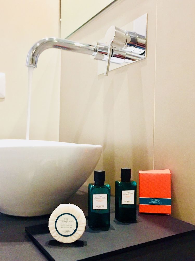 Palazzo Baj in Trastevere Luxury Studio Suite, Private Bathroom, River View 12