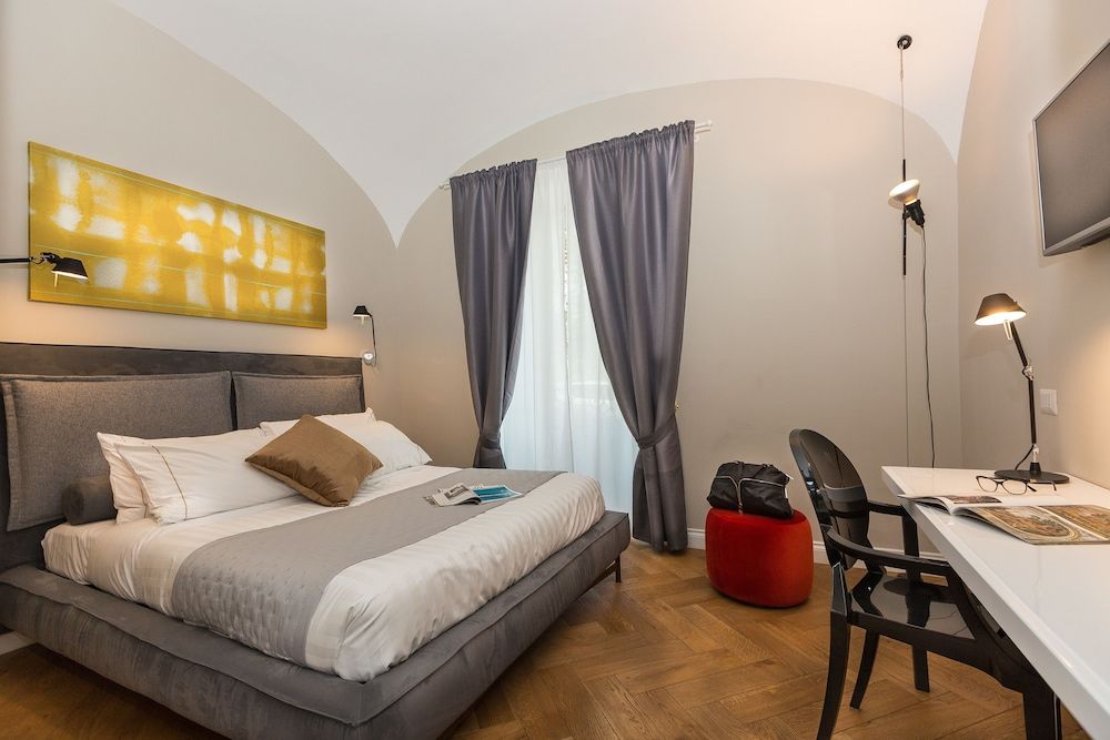 Palazzo Baj in Trastevere Premium Double or Twin Room, 1 Queen Bed, Private Bathroom, River View 8