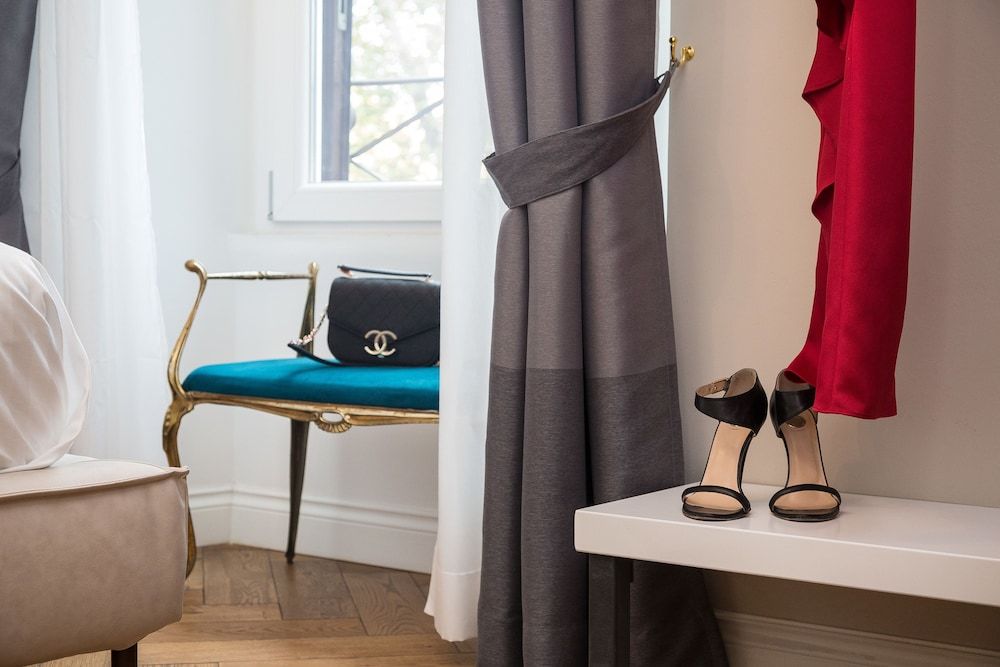 Palazzo Baj in Trastevere Luxury Studio Suite, Private Bathroom, River View 19