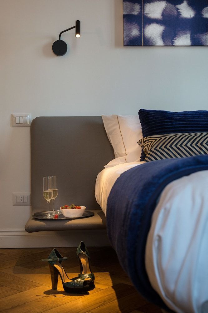 Palazzo Baj in Trastevere Luxury Studio Suite, Private Bathroom, River View 6