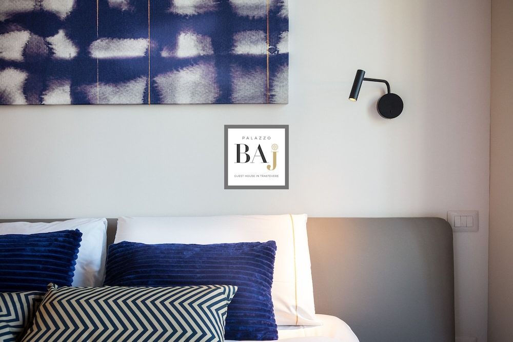 Palazzo Baj in Trastevere Luxury Studio Suite, Private Bathroom, River View 7