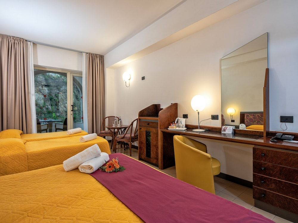 Hotel Olimpo Le Terrazze Economy Quadruple Room (Olimpo/Terrazze) 3