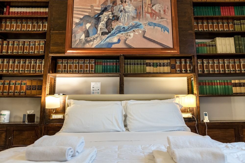 Navona Central Suites Romantic Studio Suite, Hot Tub 3