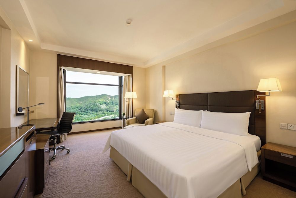 Shangri-La Shenzhen Superior Room, 1 King Bed