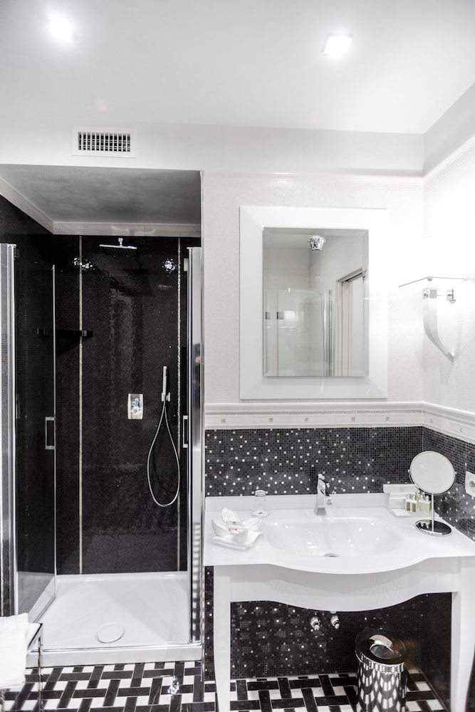 Best Western Premier Milano Palace Hotel Junior Suite, 1 King Bed, Non Smoking (Living Room) 9