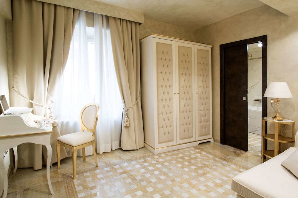 Best Western Premier Milano Palace Hotel Junior Suite, 1 King Bed, Non Smoking (Living Room) 13