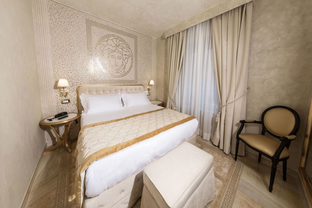 Best Western Premier Milano Palace Hotel Junior Suite, 1 King Bed, Non Smoking (Living Room) 3