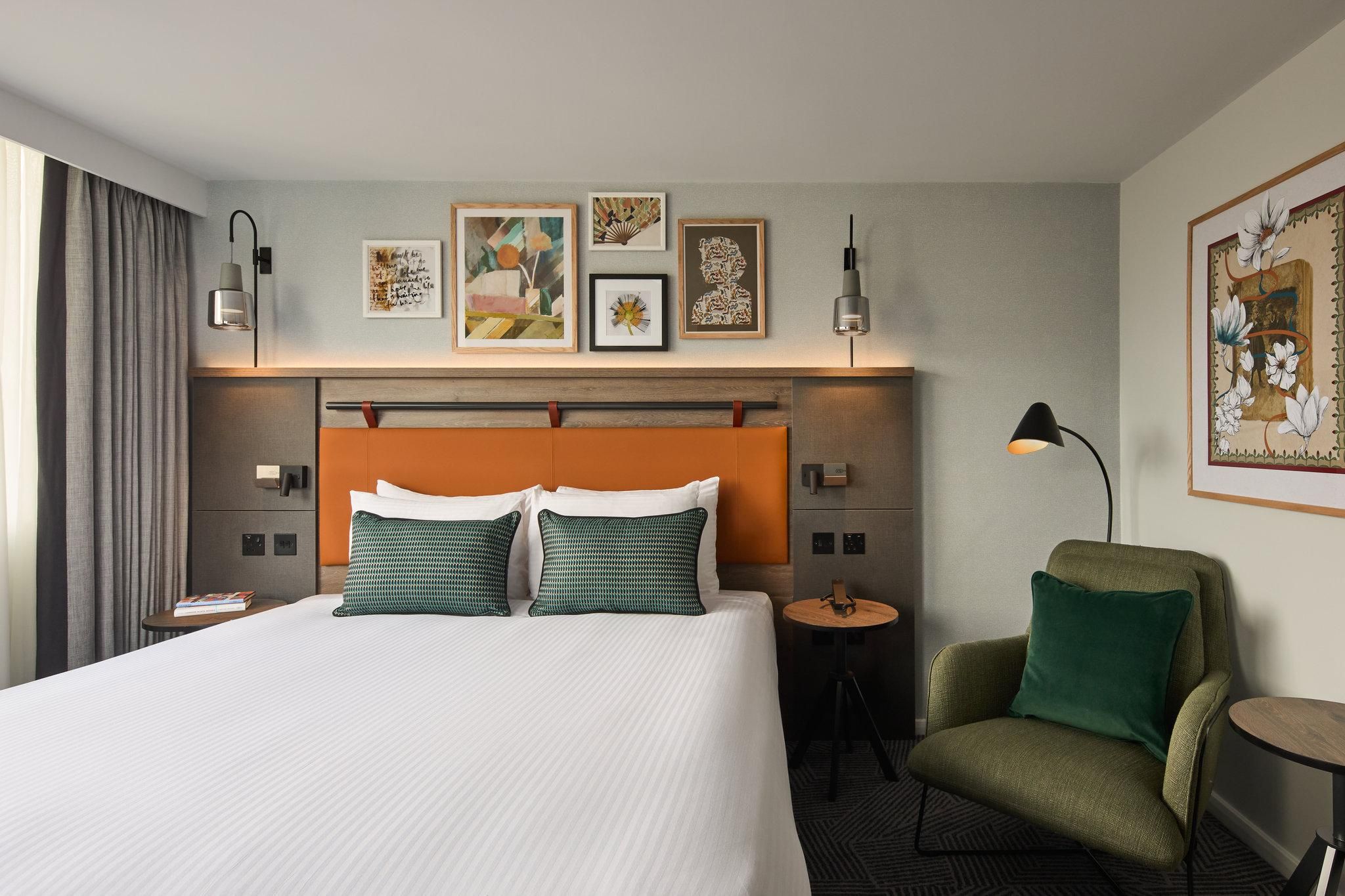 1 King Premium Corner Room