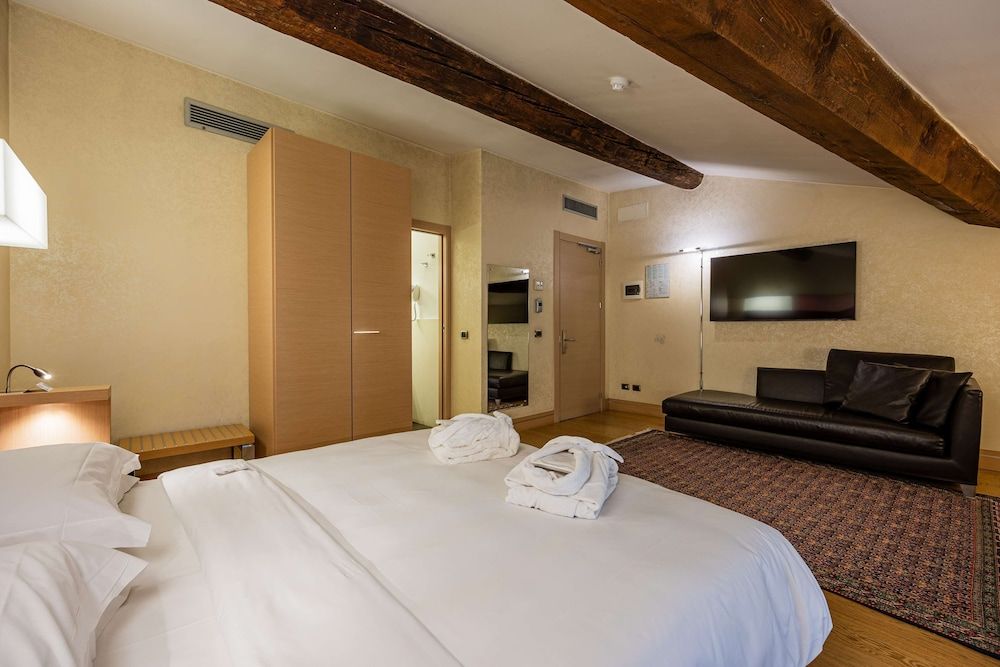 Best Western Hotel Armando Superior Room, 1 King Bed 3