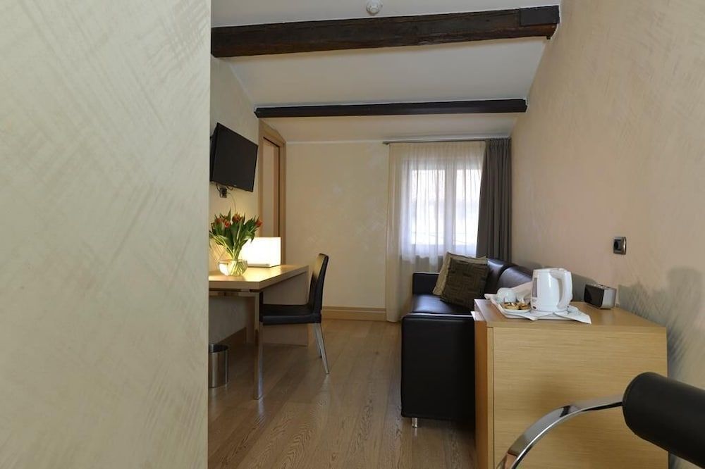 Best Western Hotel Armando Junior Suite, 1 King Bed (Living Room) 11