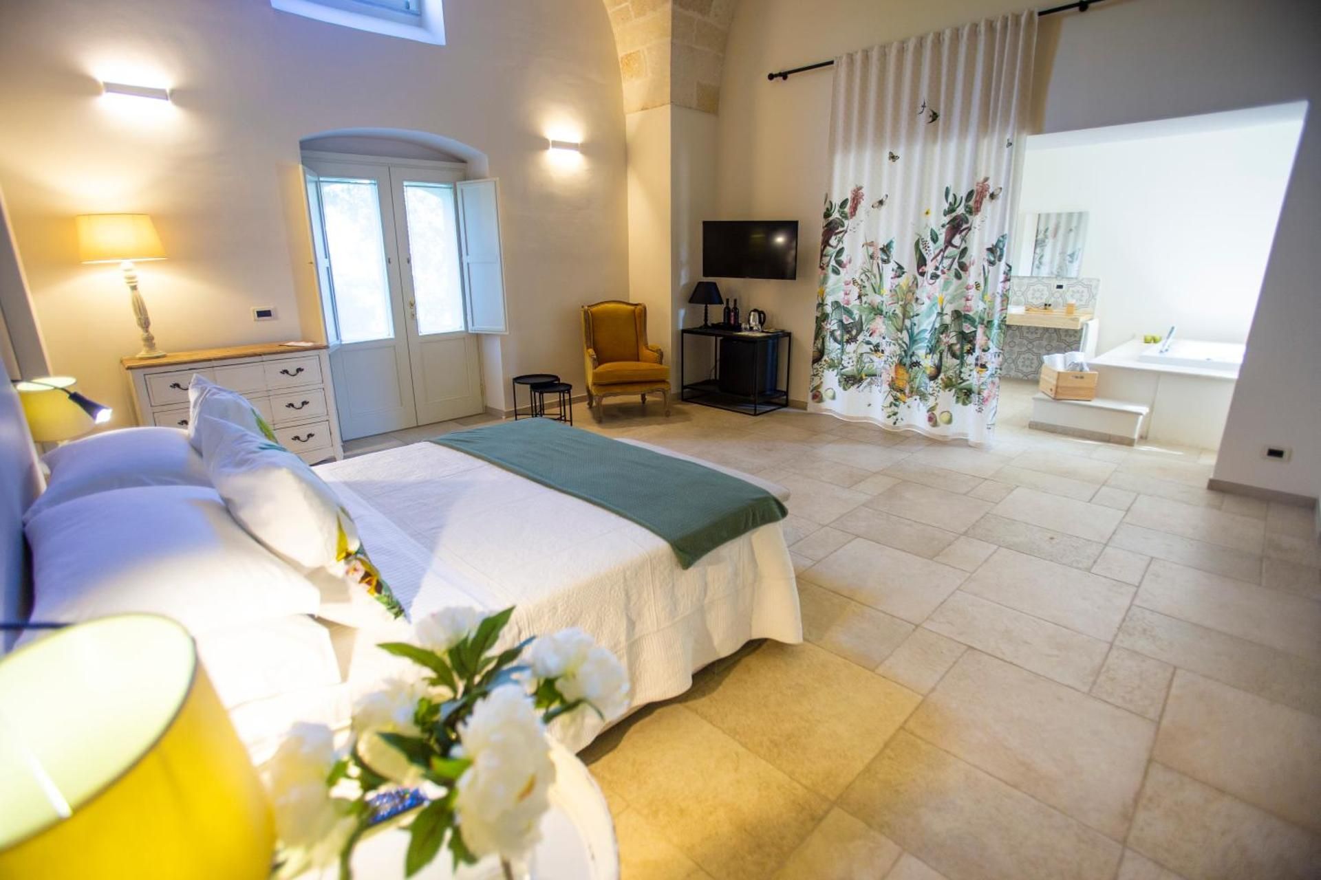 Deluxe Suite with Spa Bath