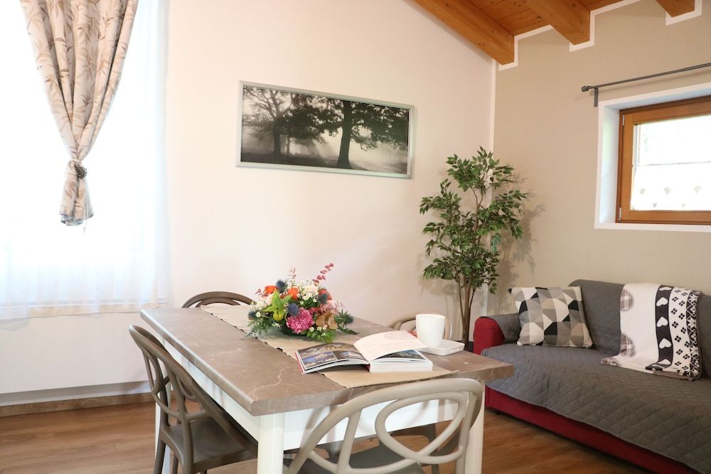 Lazy Bee Camping Village Chalet, 2 Bedrooms, Accessible 7