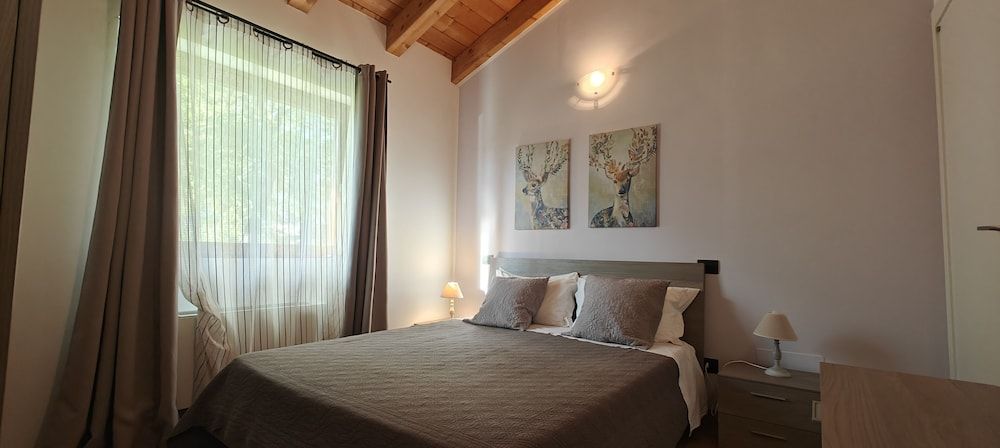 Lazy Bee Camping Village Chalet, 2 Bedrooms, Accessible 2