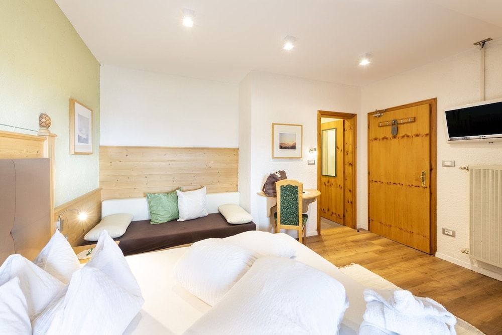 Double Room, Balcony, Mountain View