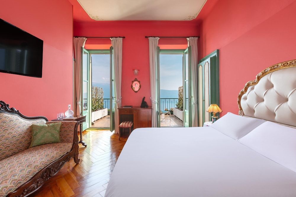 Boutique Hotel Villa Sostaga Signature Room Villa with Terrace and Lake View