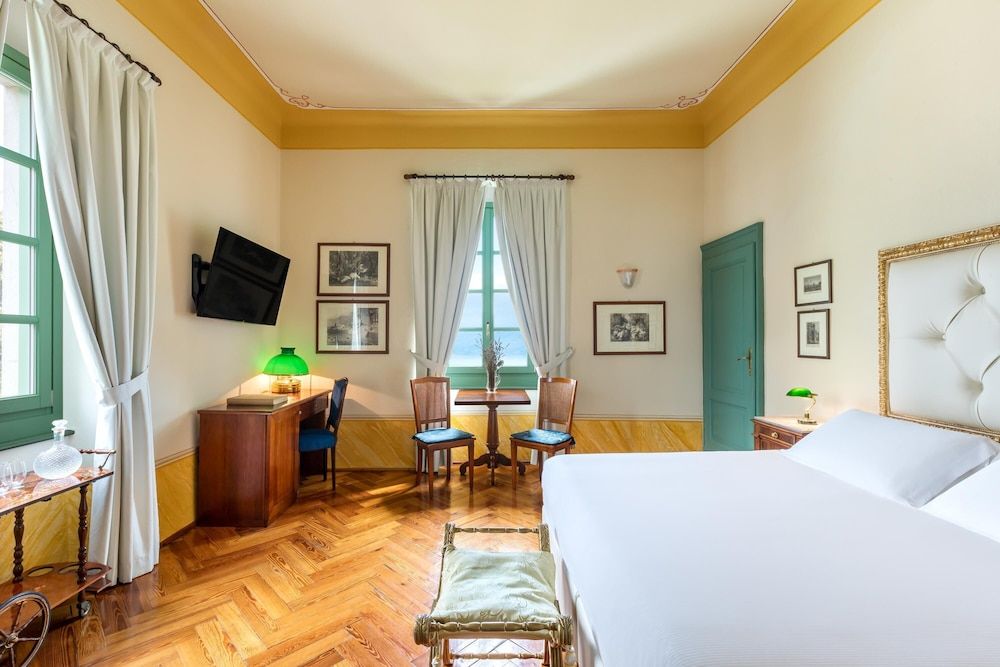 Boutique Hotel Villa Sostaga Signature Room Villa with Terrace and Lake View 14