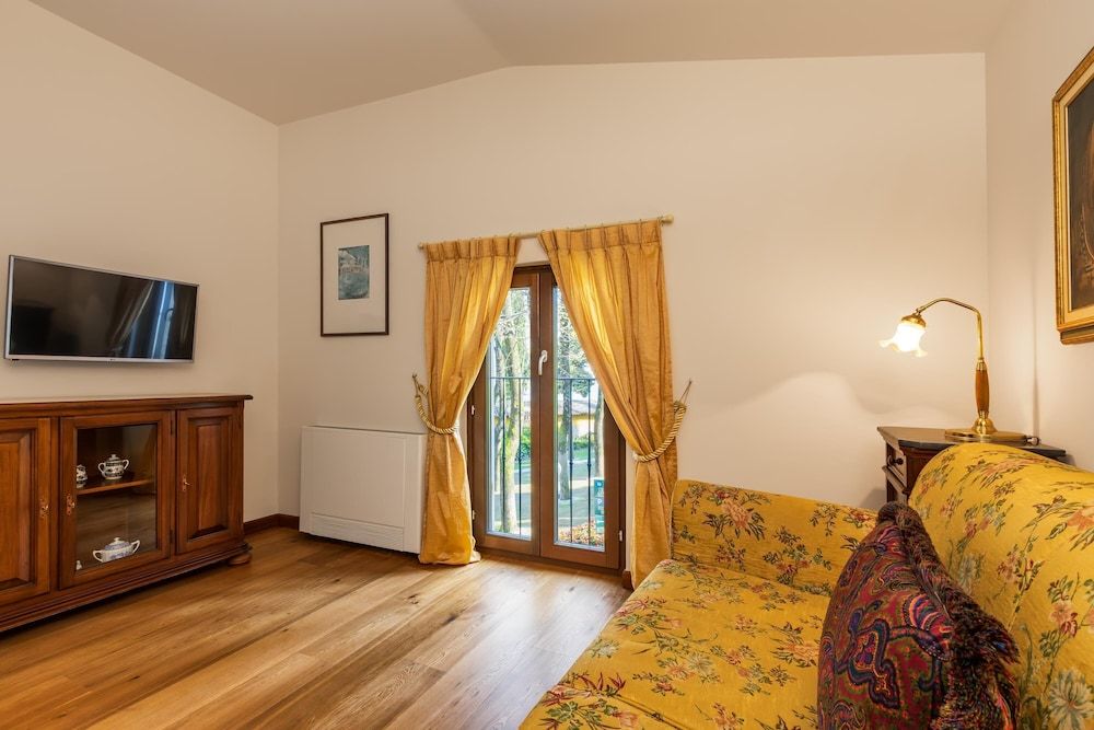 Boutique Hotel Villa Sostaga Suite Dependance Lake View 19