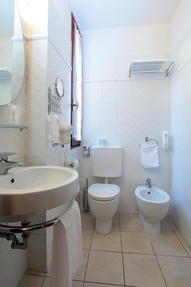 Hotel Centrale Standard Triple Room 11