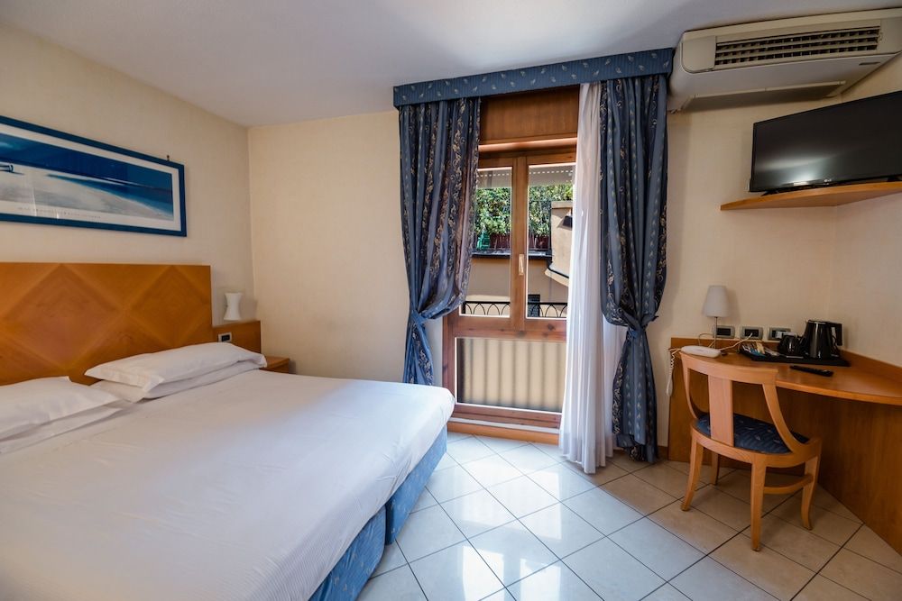 Hotel Centrale Standard Triple Room 3