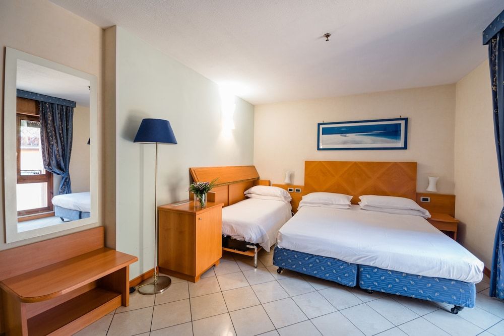 Hotel Centrale Standard Triple Room 2