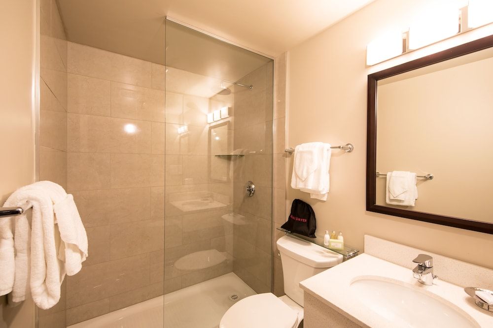 Prestige Oceanview Hotel Prince Rupert Standard Room, 2 Queen Beds 3