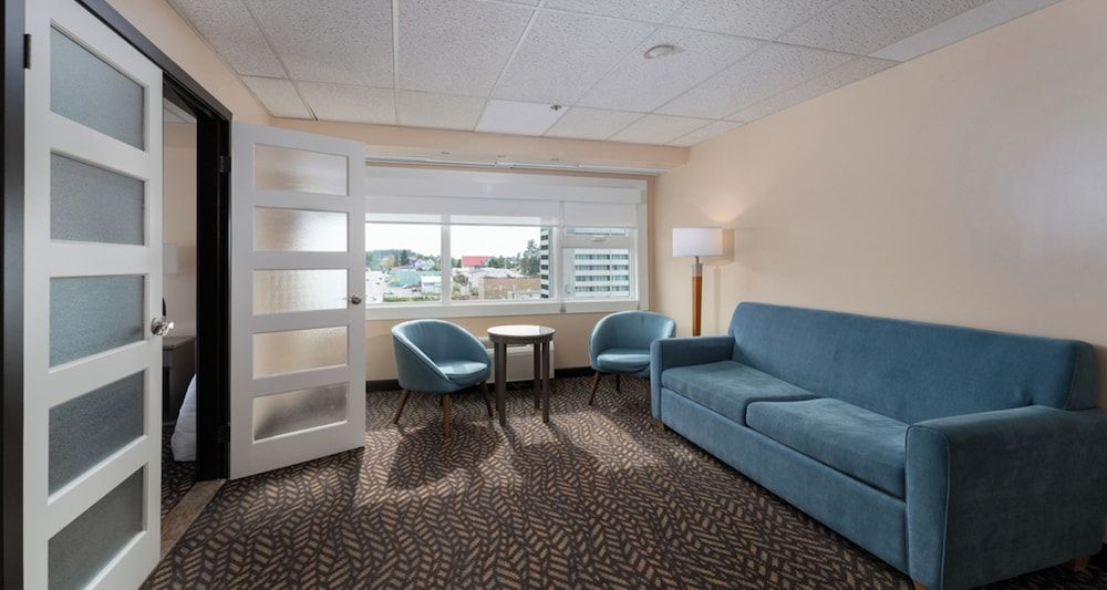 Prestige Oceanview Hotel Prince Rupert Superior Suite, 1 King Bed with Sofa bed 10